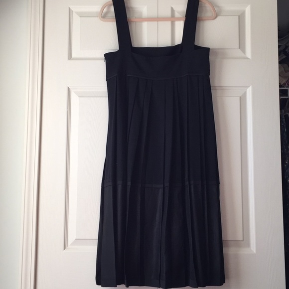 DKNY Black Pleated Wool Dress Size 8 - Picture 4 of 7